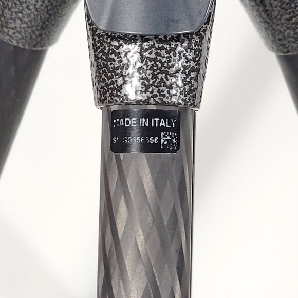 Gitzo GT0532 Mountaineer Series 0 Carbon Fiber Tripod - Picture 7 of 10